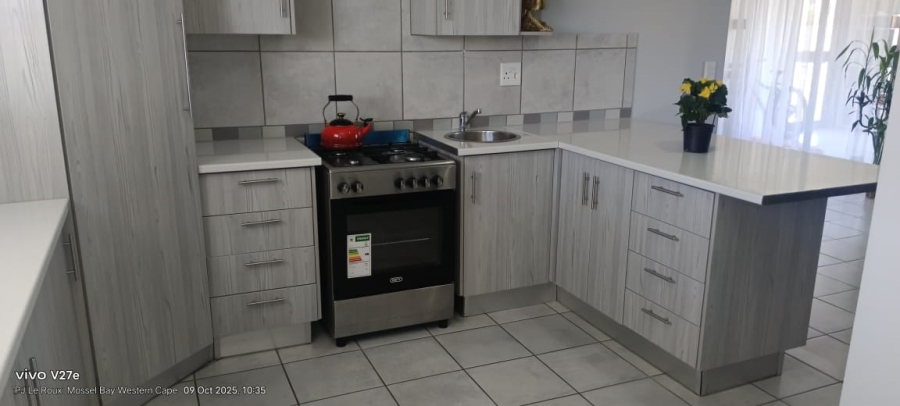 6 Bedroom Property for Sale in Seemeeu Park Western Cape
